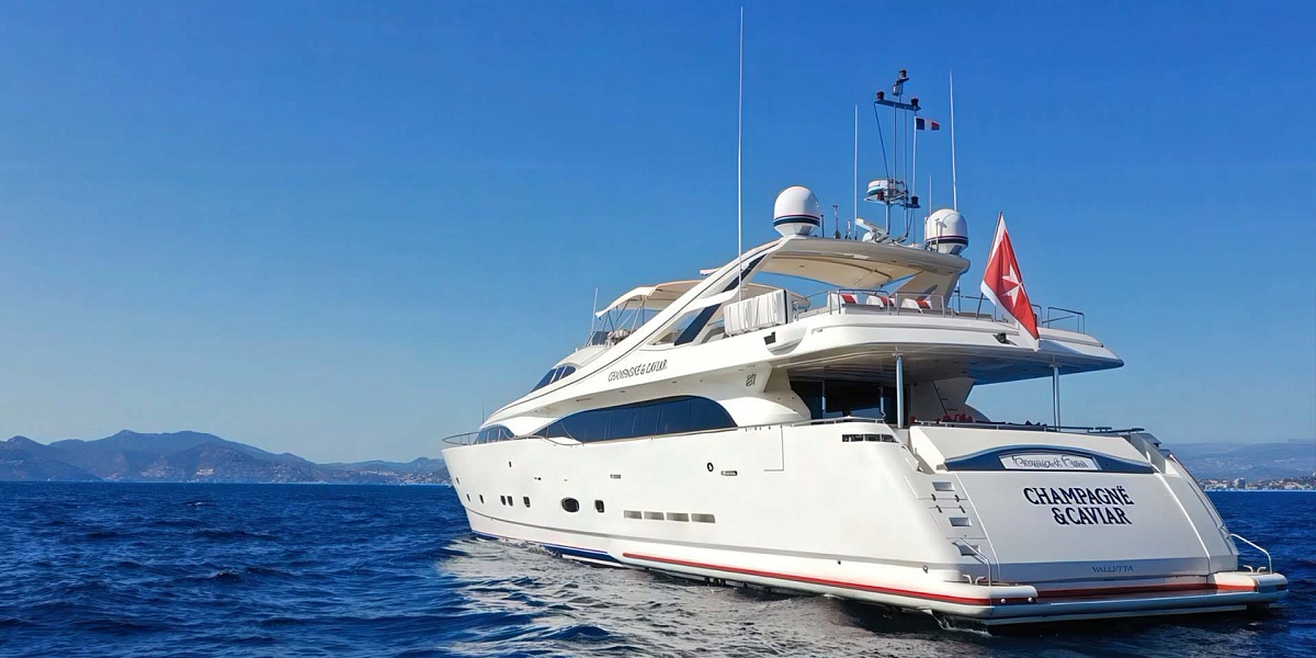 Аренда мега яхты Custom Line 112 CHAMPAGNE AND CAVIAR в Италии, Амальфи